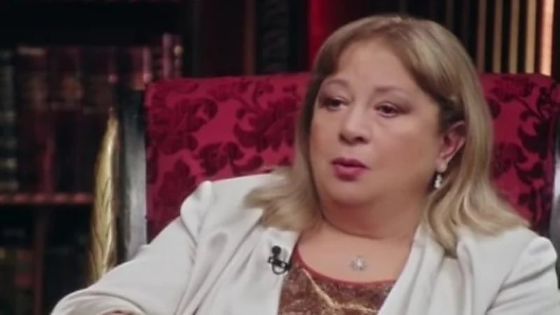 سمية الألفي تبكي وتعترف بندمها على طلاقها من فاروق الفيشاوي 