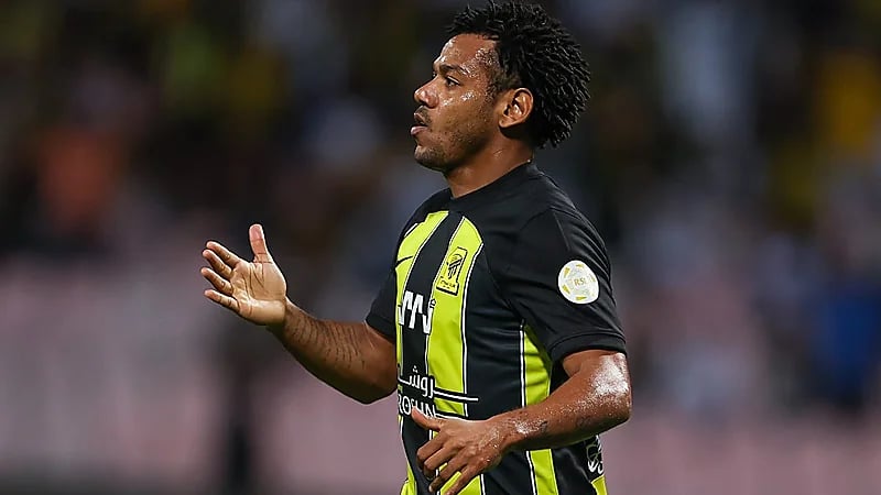 رومارينهو يُنهي اتفاقه مع نادي إماراتي