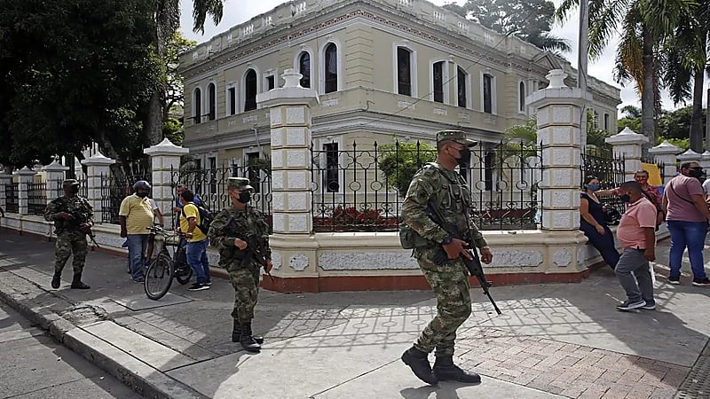 مصرع 49 سجينا أثناء هروبهم من أحد السجون