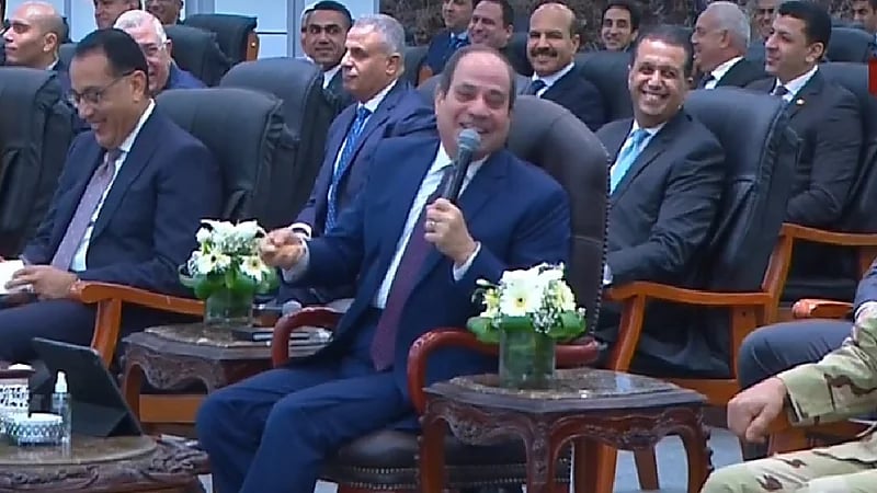 شاهد .. السيسي لوزير النقل: أنت نحلت وبر الدولة