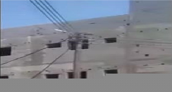 الكهرباء توضح ملابسات اختراق أسلاك الضغط العالي لعمارة حديثة بمحايل عسير