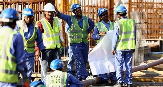 11 شهر من العبودية.. أحد عمال استاد خليفة الدولي يروي مأساته في قطر