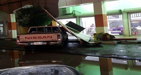 بالصور.. محافظ الخفجي يقوم بعدة جولات تفقدية أثناء الحالة المطرية الشديدة