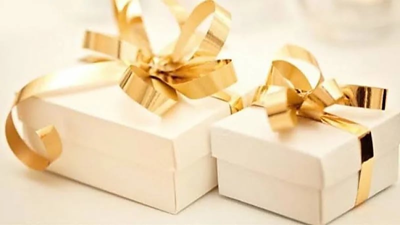 رجل يشعل مواقع التواصل بهدية لـ زوجته بمناسبة عيد الفطر