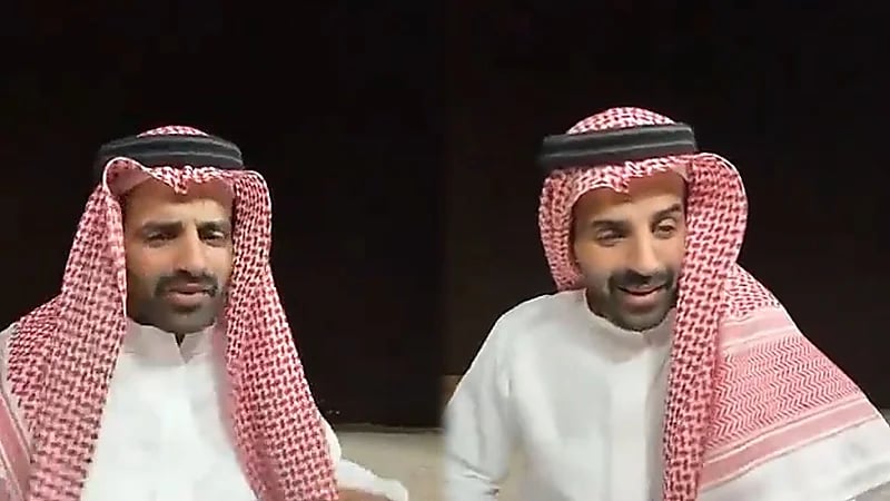 سعود القحطاني يوجه سؤال لوالدته :يمه تغيرت بعد الزواج ولا؟.. فيديو