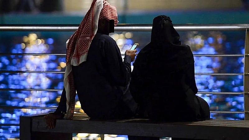 السلمان: أصعب موقف للزوجة عندما يتابع زوجها تطبيقات الانحراف الجنسي