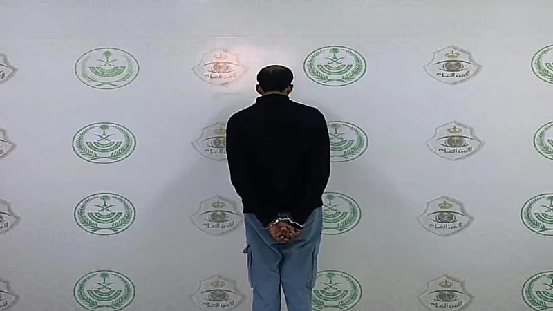 القبض على شخص لسطوه على منازل ومرافق عامة وسرقة ما تحويه بالجوف