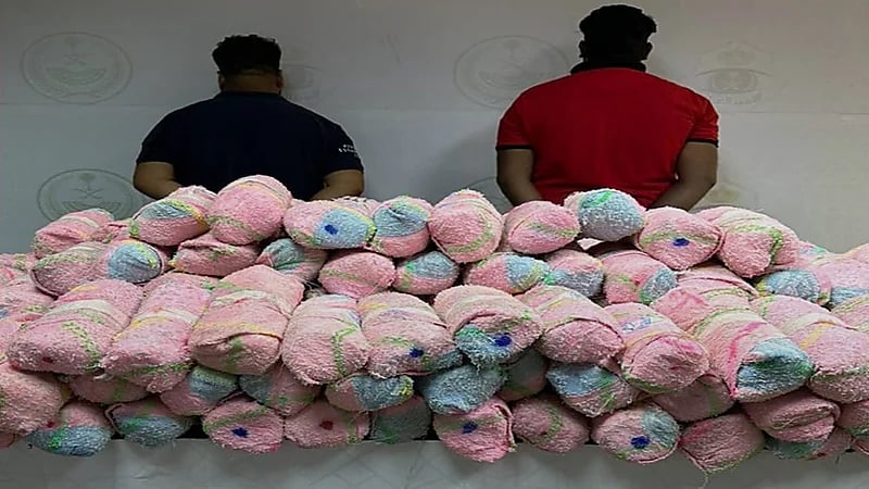 القبض على مقيمين لترويجهما 45 كيلوجرامًا من نبات القات المخدر بجازان
