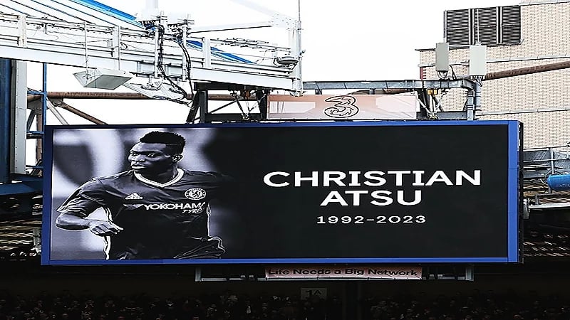 دقيقة حداد على كريستيان أتسو قبل إنطلاق مواجهات الدوري الإنجليزي