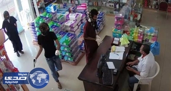 ⁠⁠⁠⁠⁠بالفيديو.. الإطاحة باثنين بتهمة السطو على إحدى الصيدليات في أحد
