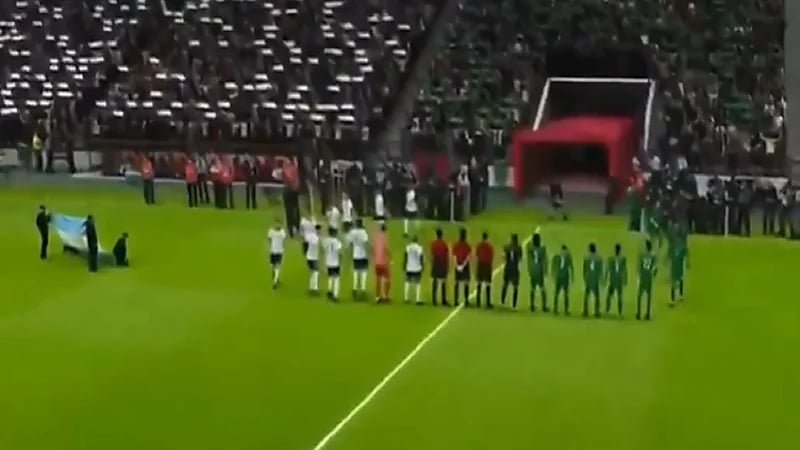 مواطن يخترع نظام الملعب الافتراضي .. فيديو