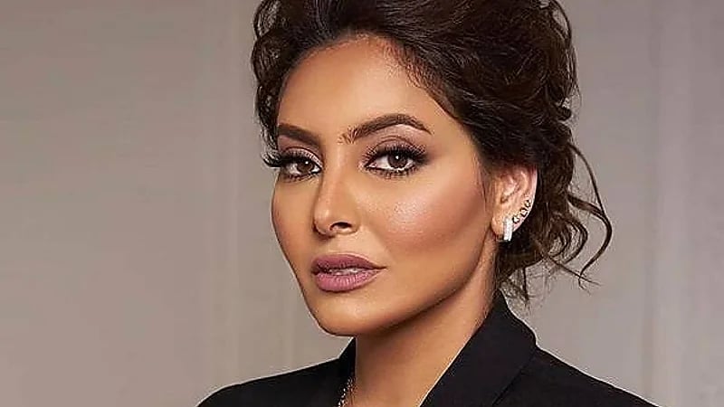 فاطمة الصفي تعتذر لوالدتها عبر بث مباشر