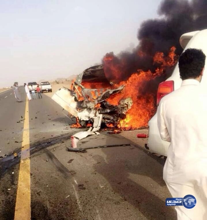 بالفيديو والصور.. وفاة و ١٤ اصابة في حادثين منفصلين بـ"عسير"