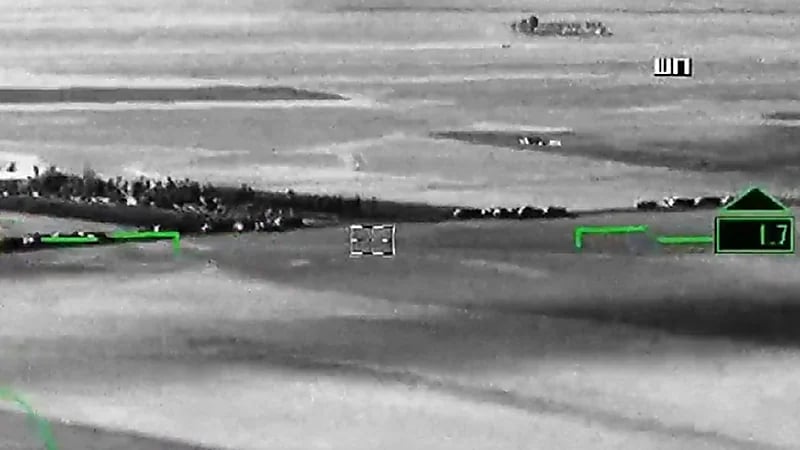 بالفيديو .. شاحنات أمريكية تسرق الوقود من سوريا