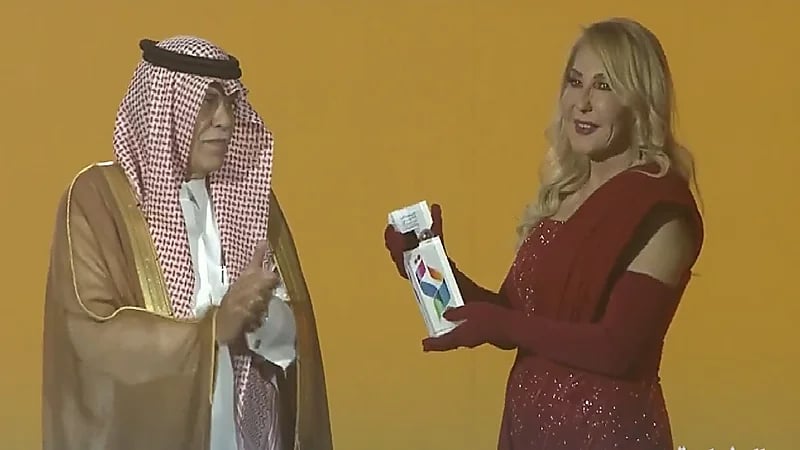 بالفيديو .. وزير الإعلام المكلف يكرم عدداً من ضيوف مهرجان الإذاعة والتلفزيون