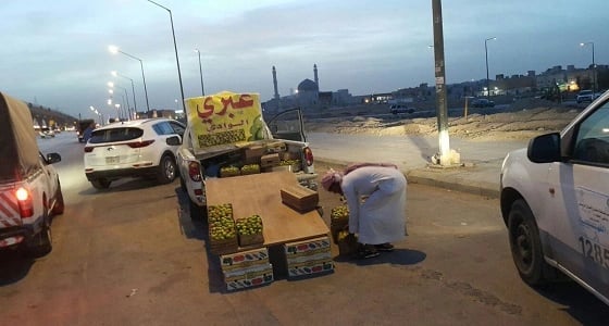 بالصور.. أمانة الرياض تصادر عشرات المباسط للباعة الجائلين