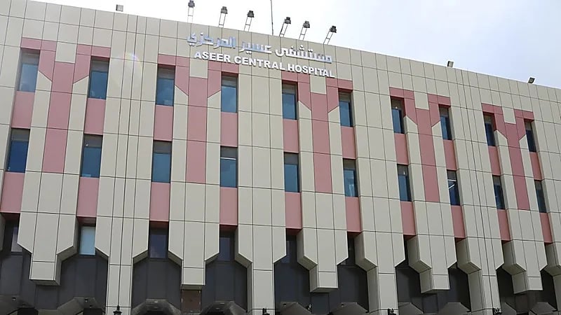 مستشفى عسير يجري عملية استبدال مفصل للركبة باستخدام الروبوت الجراحي المساعد