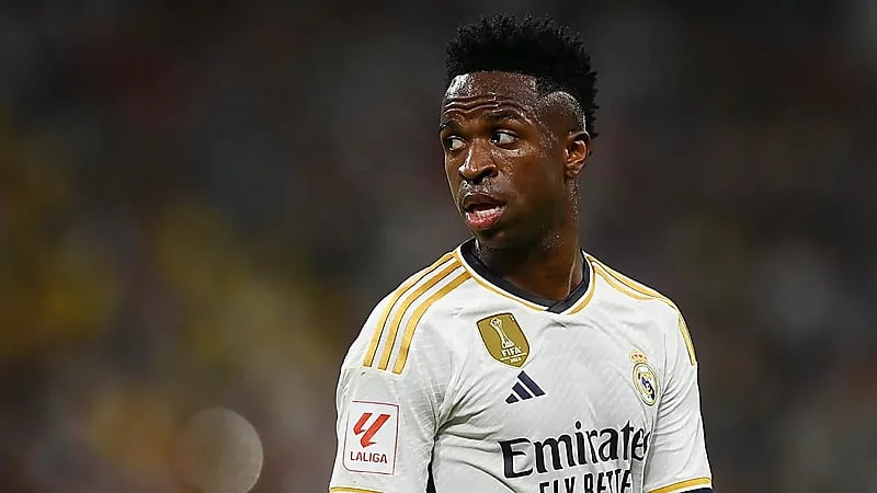 ليفربول يتحرك لخطف فينيسيوس وسط توتر علاقته بالريال