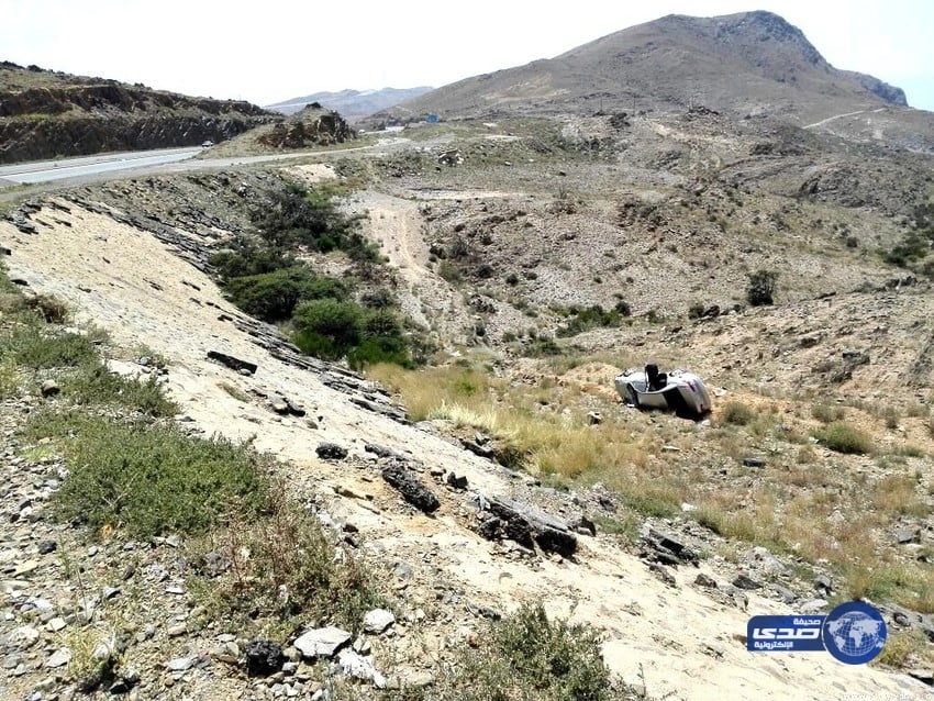 نجاة ثلاثة مصريين  اثر  انقلاب على طريق " أبها - الطائف "