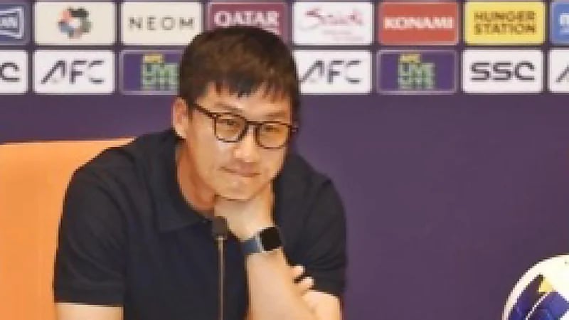 مدرب غوانغجو يُعلق على تصريحات لاعبه بعد تحديه لمدافع ⁧‫الهلال‬⁩