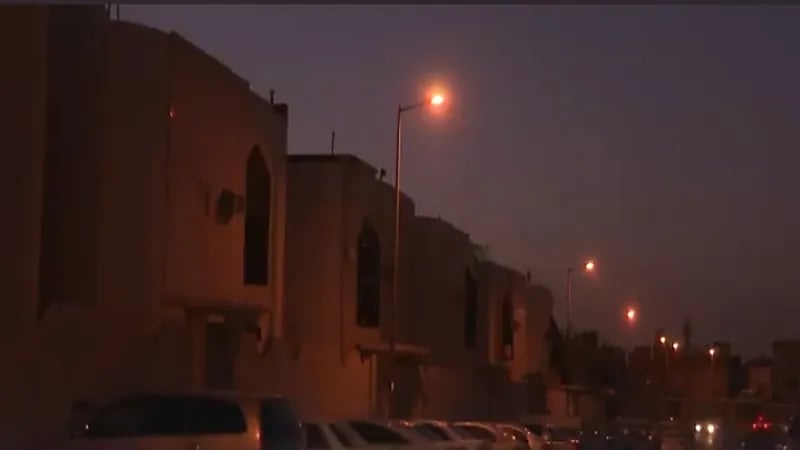 شاهد.. مخالفات بالجملة وعشرات من العمالة الوافدة في سكن واحد بحي سكني بالرياض