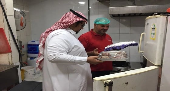 بالصور.. تكثيف الجولات الرقابية على المنشآت الصحية بوسط الدمام