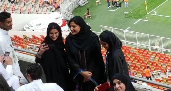 بالفيديو.. الأميرة ريما بنت بندر تتواجد بين الجماهير في مدرجات العائلات