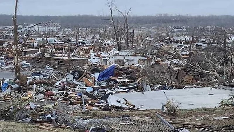 السفارة في واشنطن تطلق تحذيرات للمواطنين من الأعاصير