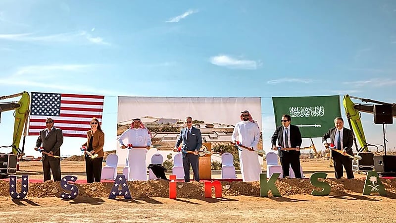 وضع حجر الأساس للسفارة الأمريكية الجديدة في الرياض .. صور