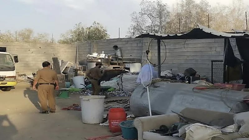 ضبط 5 مستودعات مُخالفة لبيع السكراب والحديد في ملكان