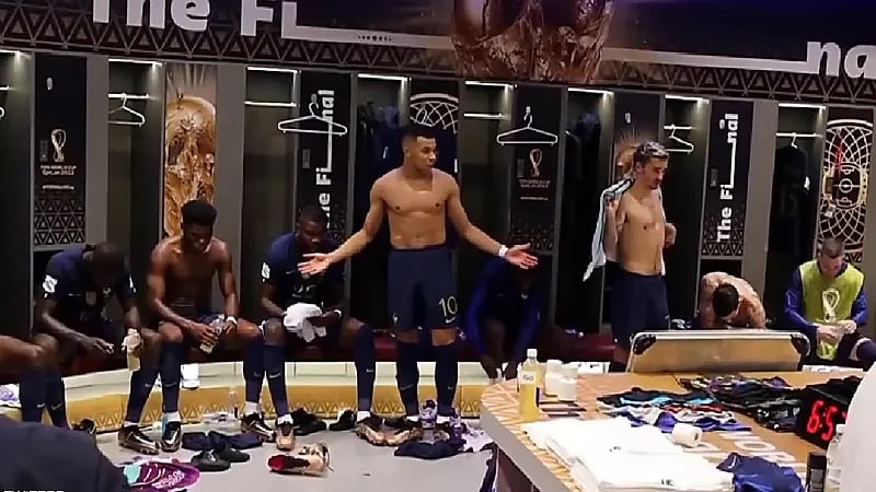 شاهد .. كلمة مبابي التي أشعلت حماس لاعبي فرنسا في مباراة الأرجنتين