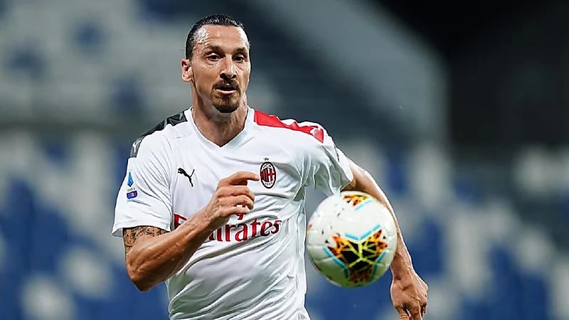 ميلان يجدّد عقد مهاجمه زلاتان إبراهيموفيتش