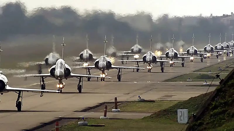 "تايوان" تكشف عن اختراق 28 طائرة حربية صينية مقاتلة منطقة دفاعها الجوي