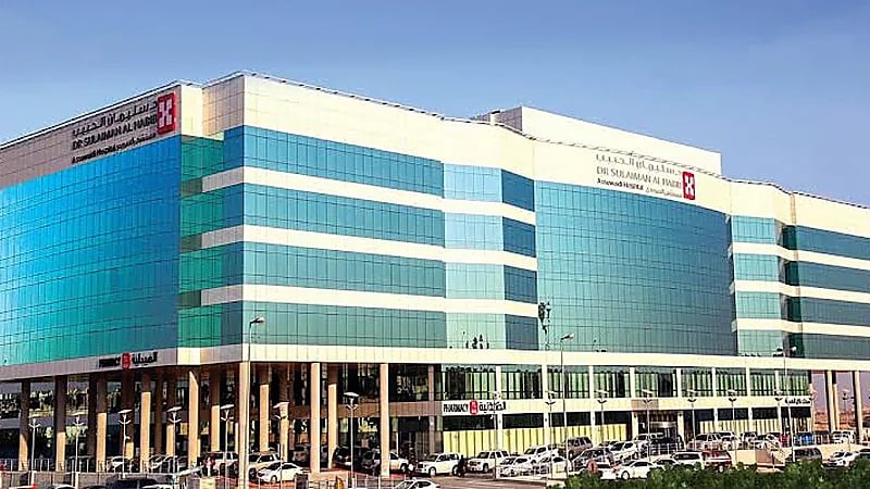 استئصال ورم بطني ضخم بعملية منظار دقيقة بمستشفى الدكتور سليمان الحبيب