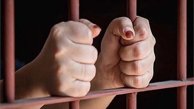 أم تقتل طفلها بعد مشاهدتها في وضع مخل مع شقيقه!