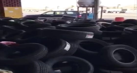 بالفيديو.. " التجارة " تتلف 470 إطاراً منتهي الصلاحية في حائل