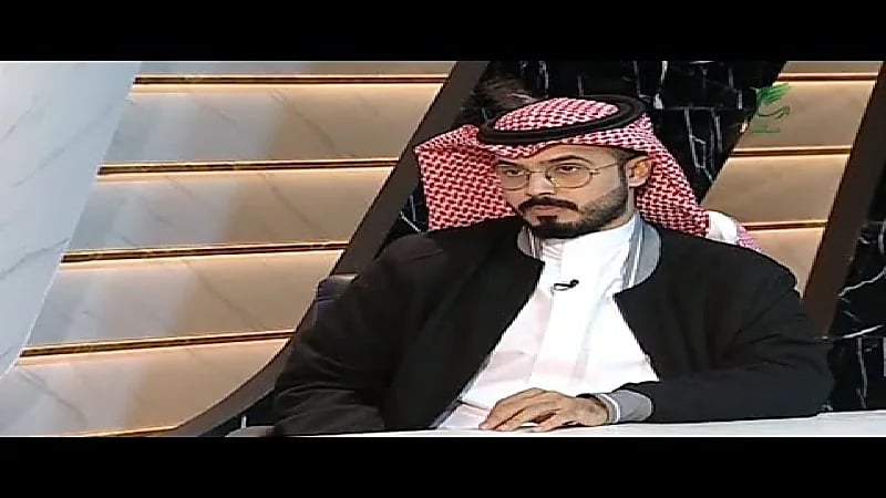 شاهد.. عميلة تقاضي أحد أفراد خدمة العملاء بسبب كلمة