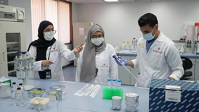 بالفيديو.. بدء المرحلة الأولى من التجارب السريرية لإنتاج لقاح كورونا في المملكة