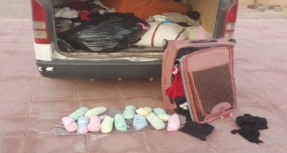 للمرة الثانية على التوالي..ضبط مقيم استغل أهل بيته لتهريب القات