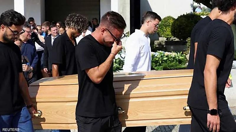 دياز يرد على الانتقادات بعد غيابه عن جنازة جوتا