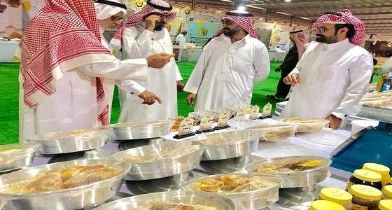 بالصور.. حضور مميز وعرض لأكثر من 15 الف كجم من العسل مع إنطلاق مهرجان العسل السابع بالمجاردة