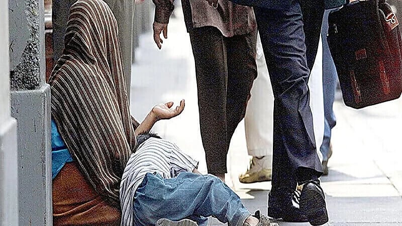 قصة متسولة تملك عقارات وأرصدة في البنك