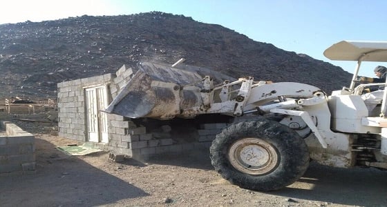 بالصور .. أمانة المدينة تزيل اعتداء بمساحة 2500 م2 في قباء