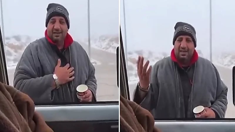 بالفيديو .. أردني يحتفي بمواطن أثناء وجوده في وادي موسى