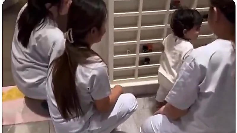 سارة الودعاني تشارك اهتمام 4 عاملات بإبنتها الصغيرة تيا.. فيديو