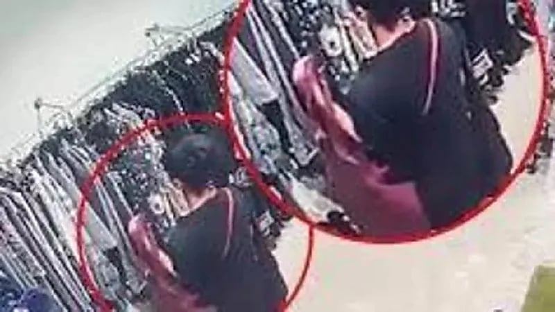 فضيحة نائبة برلمانية داخل متجر .. فيديو