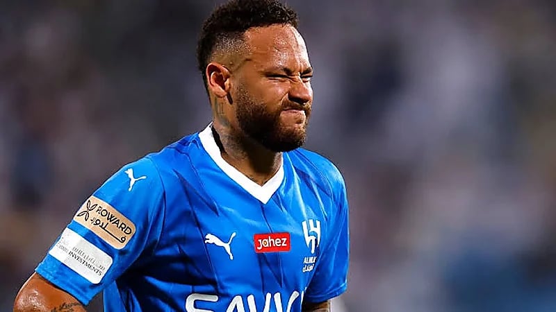 ملاكم يتهم نيمار بمغازلة صديقته .. فيديو