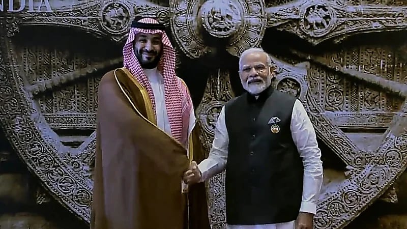 وصول سمو ولي العهد إلى مقر انعقاد قمة مجموعة العشرين .. فيديو