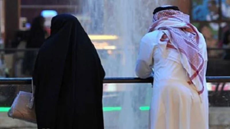 مستشار أسري: مراقبة حسابات الزوج ورسائله يرهق أعصاب الزوجة