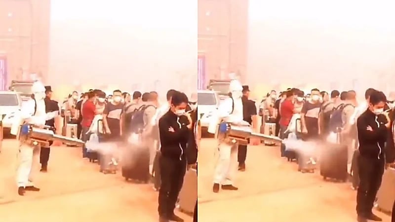 بالفيديو.. اصطفاف صينيين ورشهم بالمعقم في الشارع